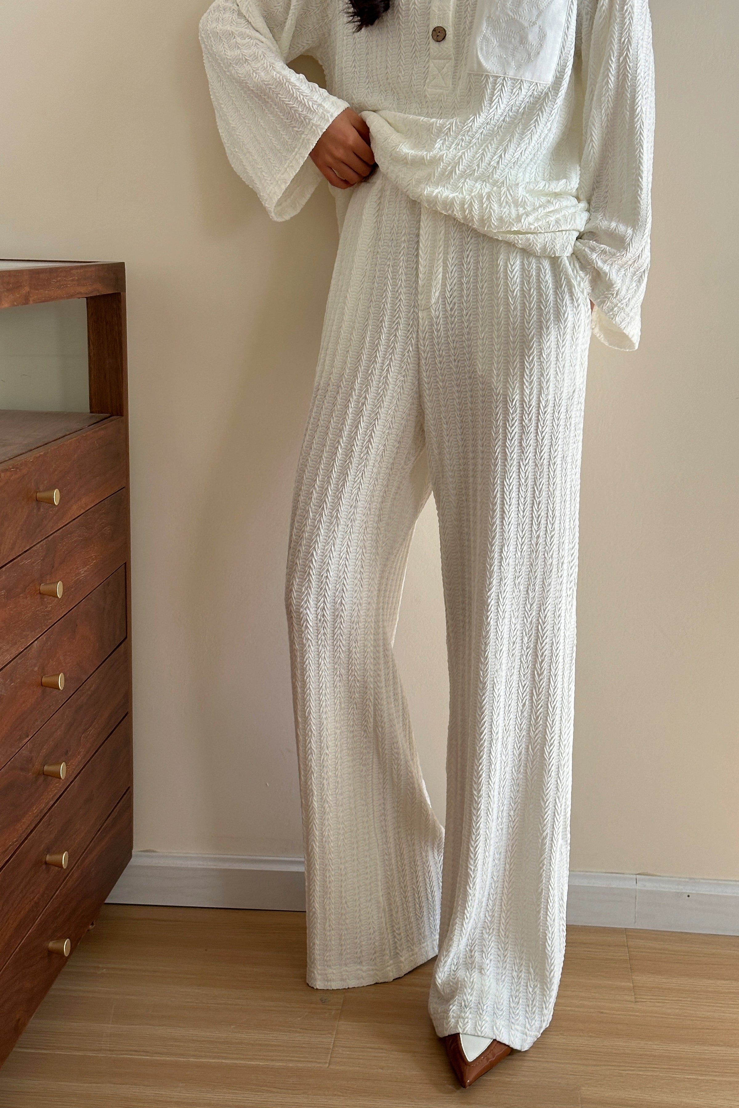 St Orleans Textured white suit with detailed pocket